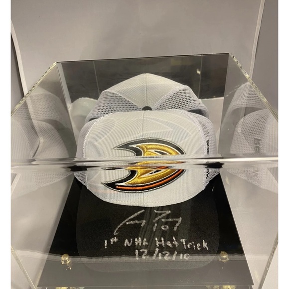 Corey Perry Signed 1st Hat trick HAT 2010 New W Case With Cert Of Authenticity - Picture 2 of 5